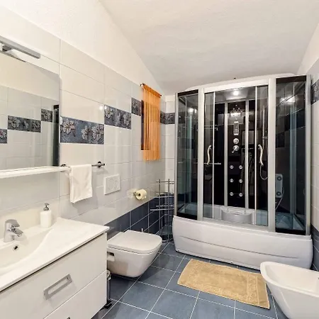 House Klo Holiday home *